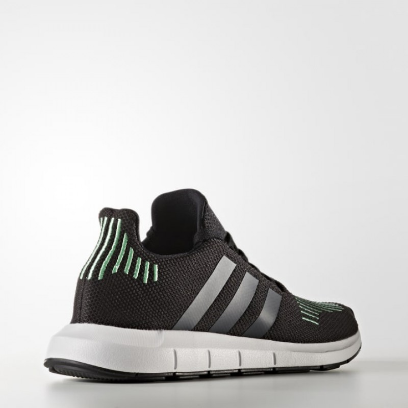 SEPATU SNEAKERS ADIDAS Swift Run