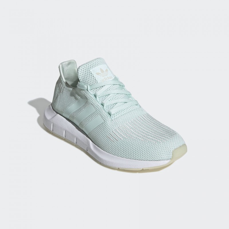 SEPATU SNEAKERS ADIDAS Wmns Swift Run