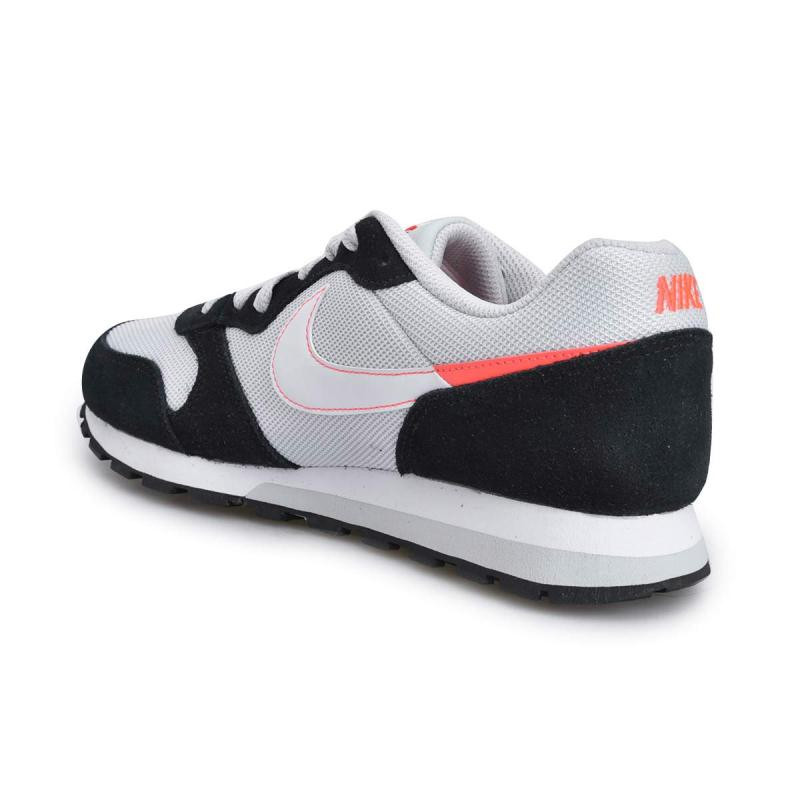 SEPATU SNEAKERS NIKE MD Runner 2 ES1