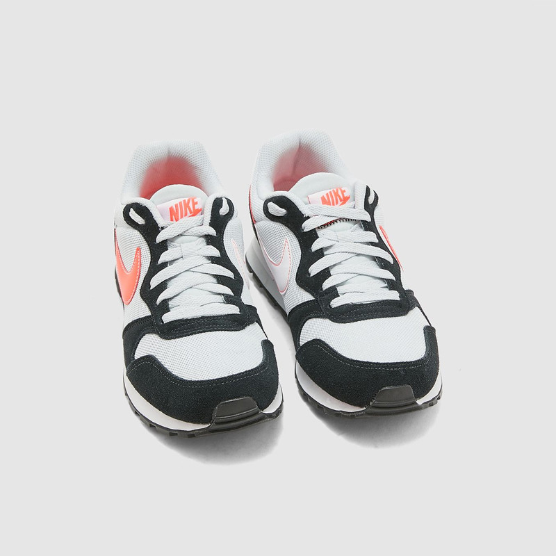 SEPATU SNEAKERS NIKE MD Runner 2 ES1