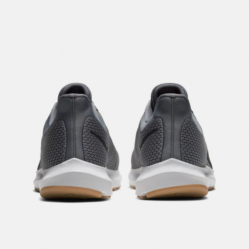 SEPATU LARI NIKE Quest 2