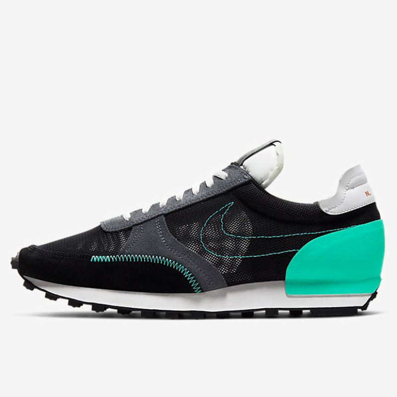SEPATU SNEAKERS NIKE Daybreak Type