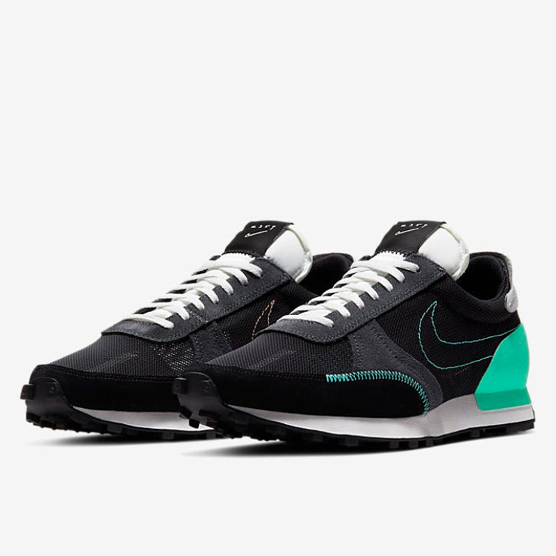 SEPATU SNEAKERS NIKE Daybreak Type