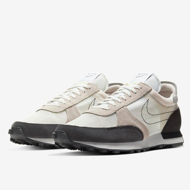 SEPATU SNEAKERS NIKE Daybreak Type