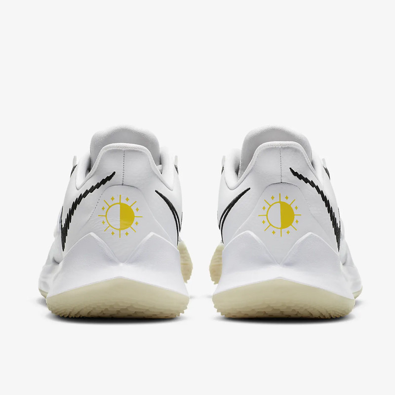 SEPATU BASKET NIKE Kyrie Low 3 EP
