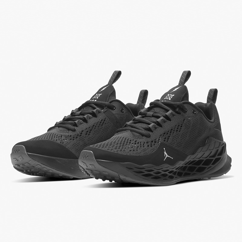 SEPATU SNEAKERS AIR JORDAN Trunner Advance