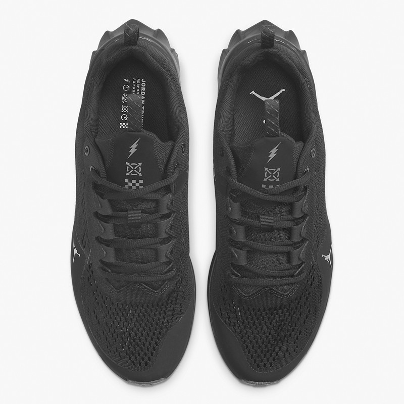 SEPATU SNEAKERS AIR JORDAN Trunner Advance