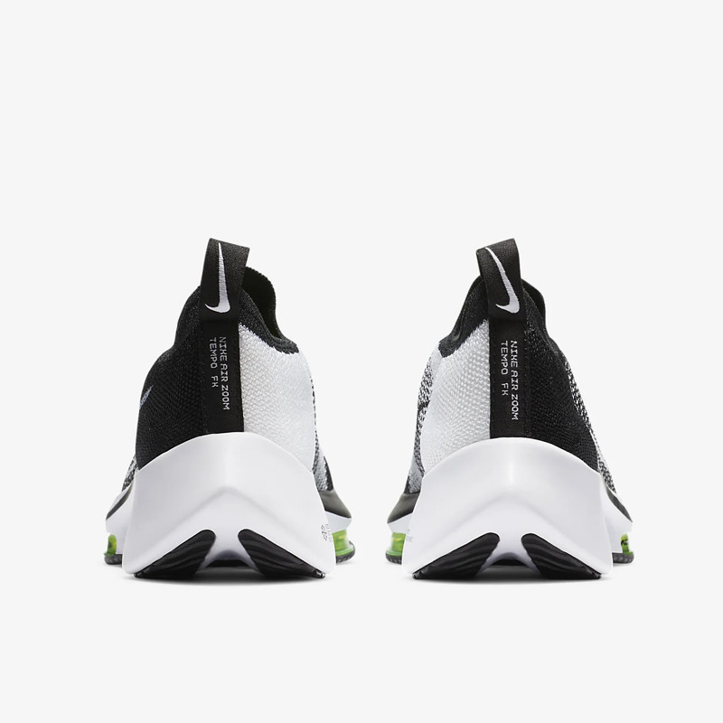 SEPATU LARI NIKE Air Zoom Tempo FK GS