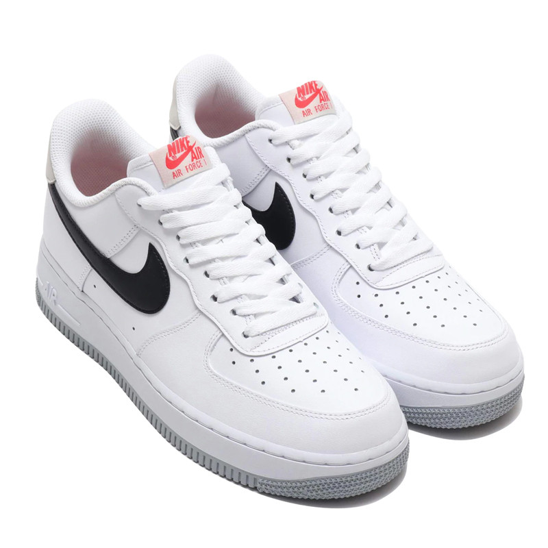 SEPATU SNEAKERS NIKE Air Force 1 &rsquo;07 RS