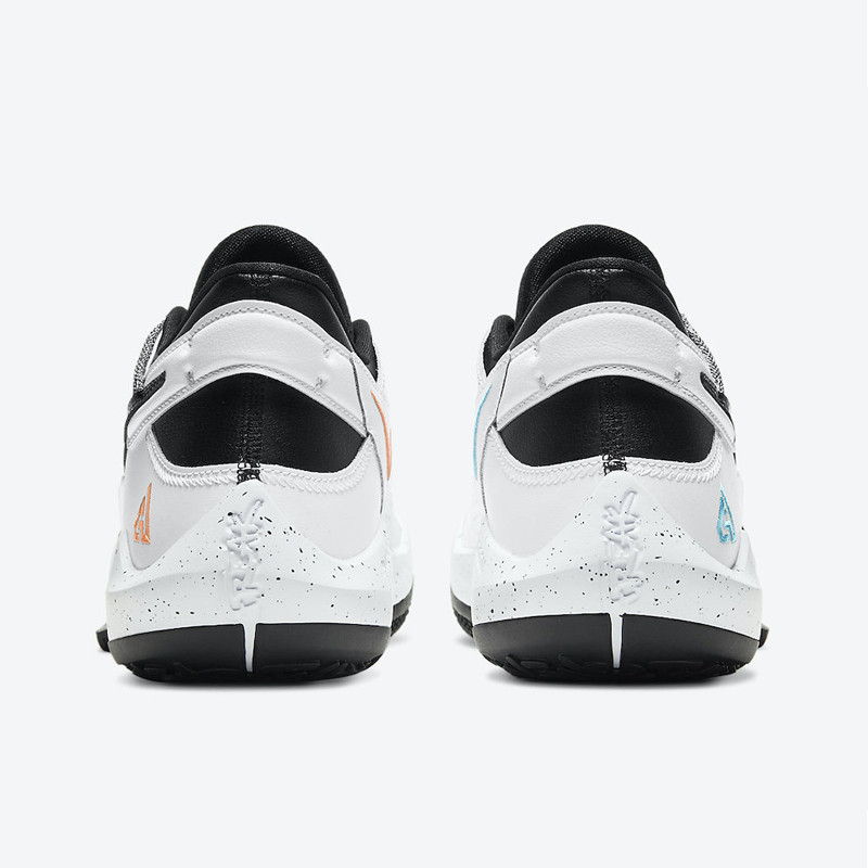 SEPATU BASKET NIKE Zoom Freak 2