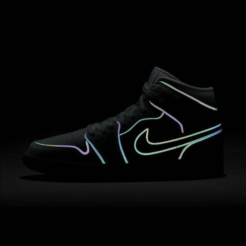 SEPATU BASKET AIR JORDAN Wmns AJ 1 Mid SE