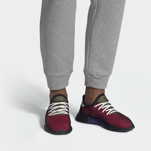 SEPATU LARI ADIDAS Deerupt Runner