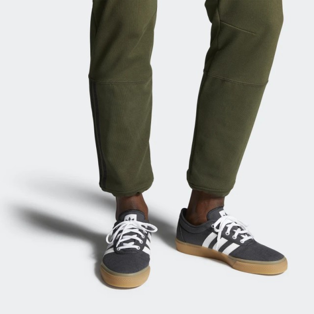 SEPATU SNEAKERS ADIDAS Adiease