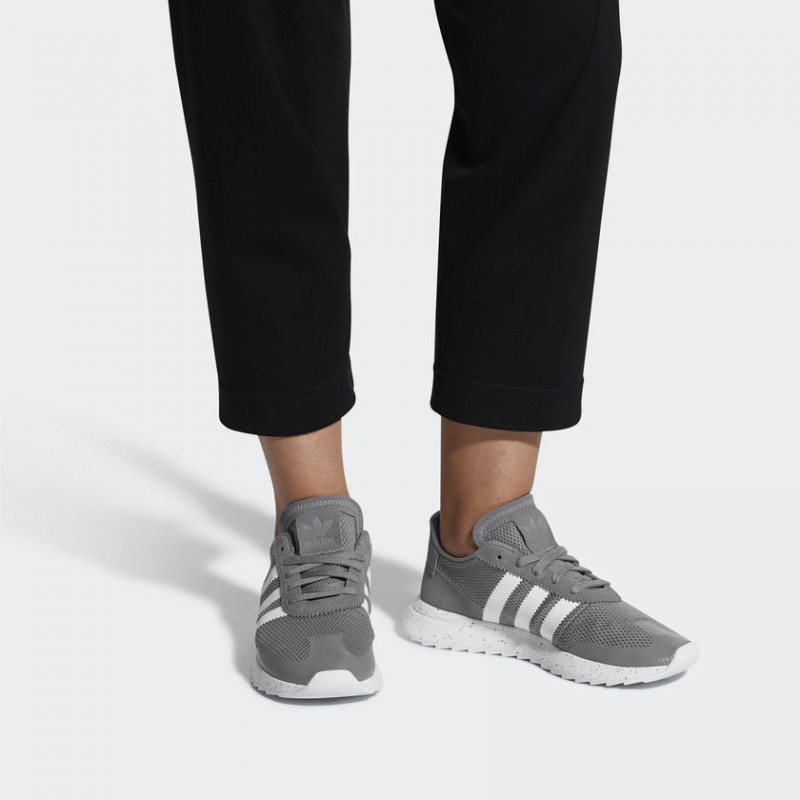 SEPATU SNEAKERS ADIDAS Wmns Flashback