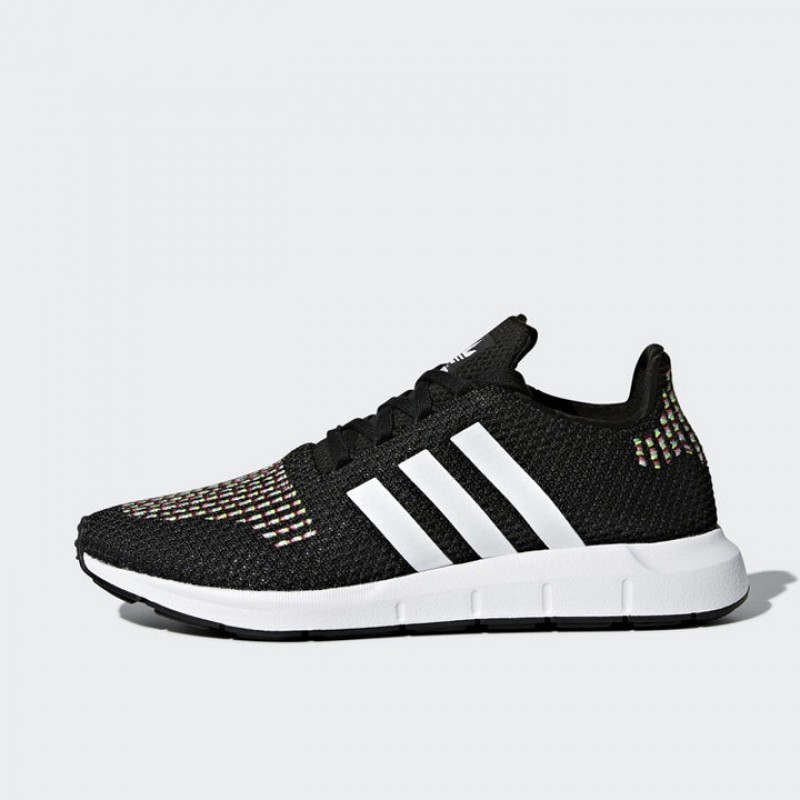 SEPATU SNEAKERS ADIDAS Wmns Swift Run