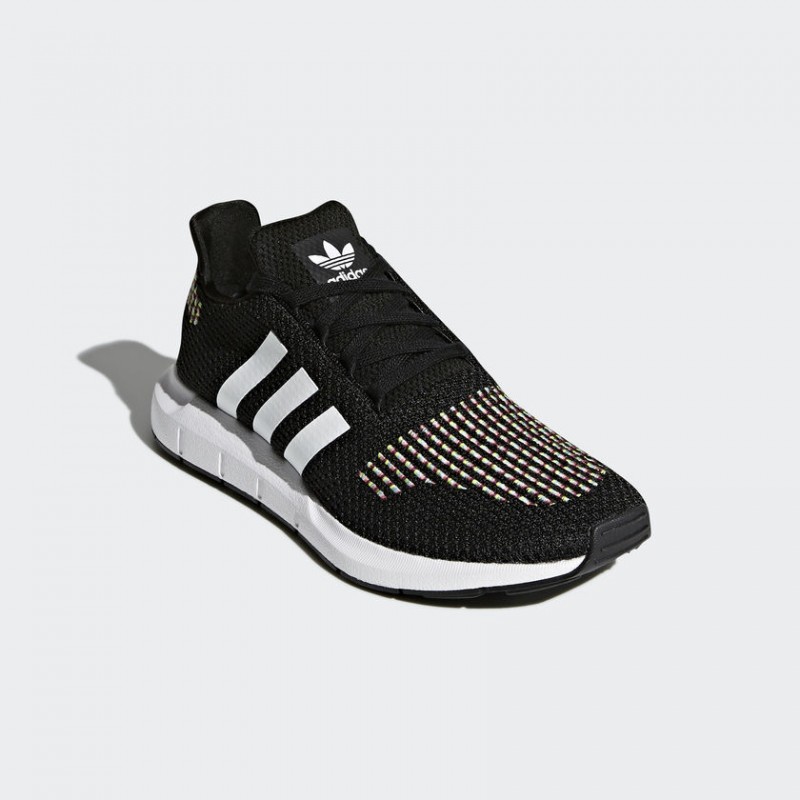 SEPATU SNEAKERS ADIDAS Wmns Swift Run