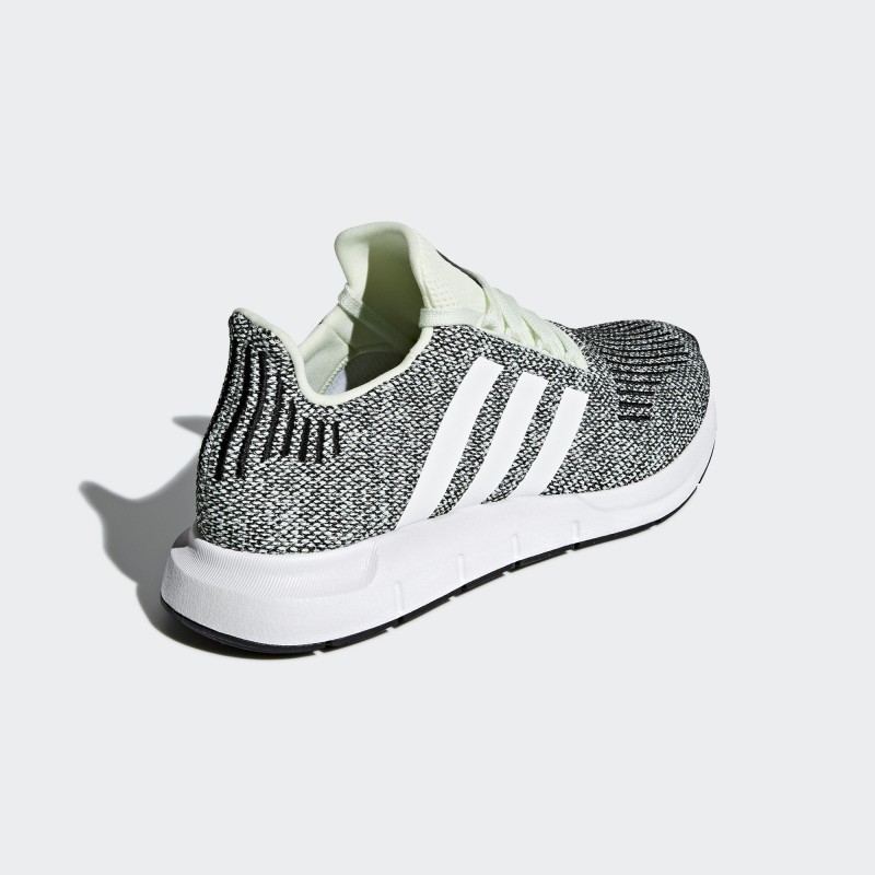 SEPATU SNEAKERS ADIDAS Swift Run