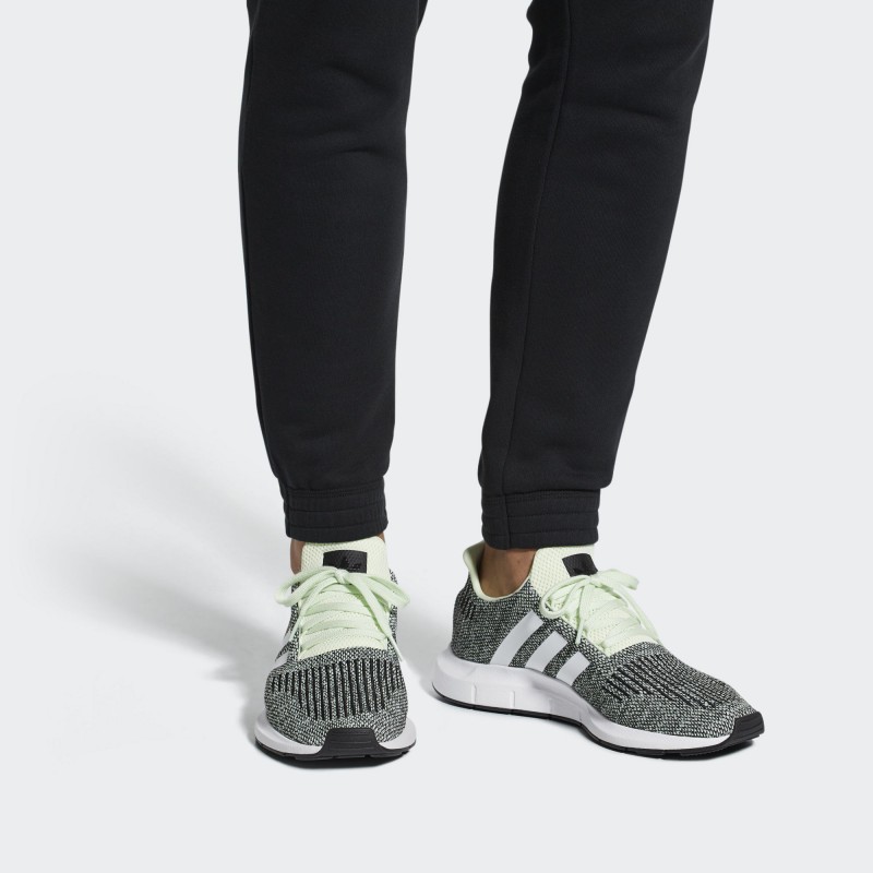 SEPATU SNEAKERS ADIDAS Swift Run