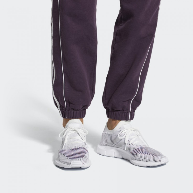 SEPATU SNEAKERS ADIDAS Swift Run Primeknit