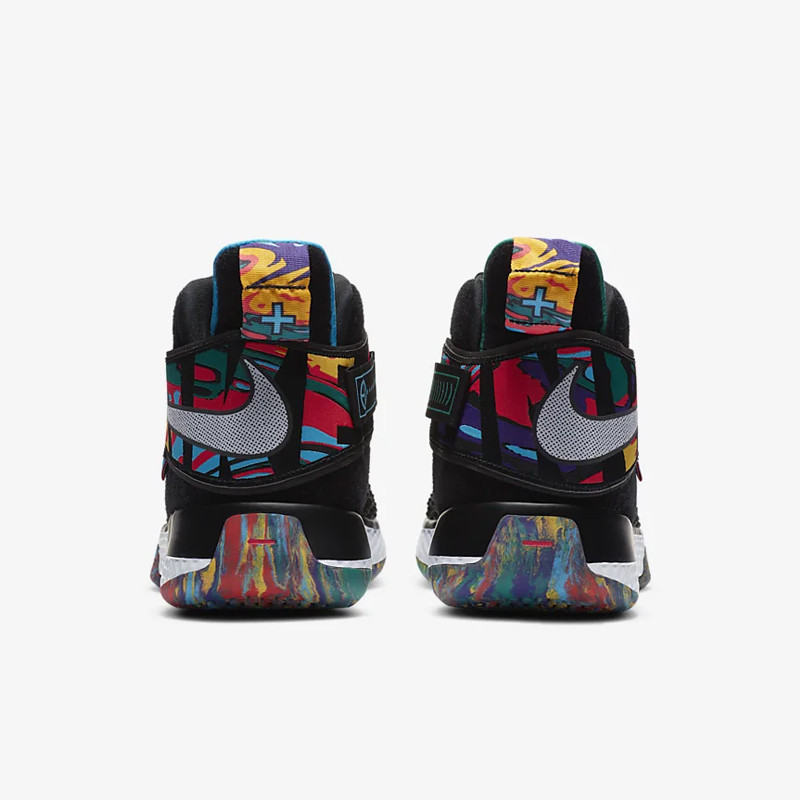SEPATU BASKET NIKE Air Zoom UNVRS FlyEase