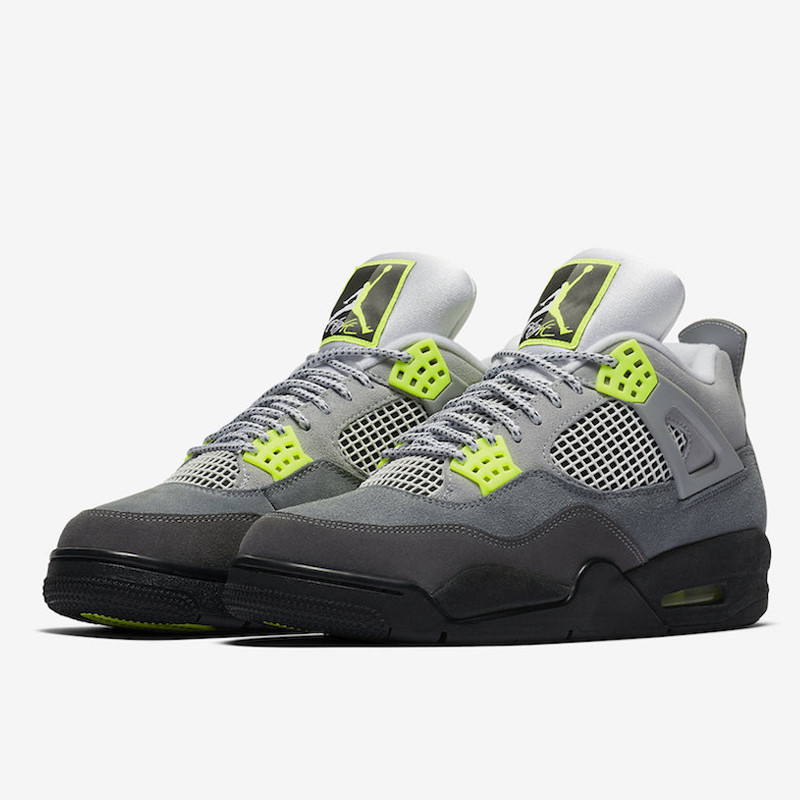 SEPATU BASKET AIR JORDAN AJ 4 Retro SE