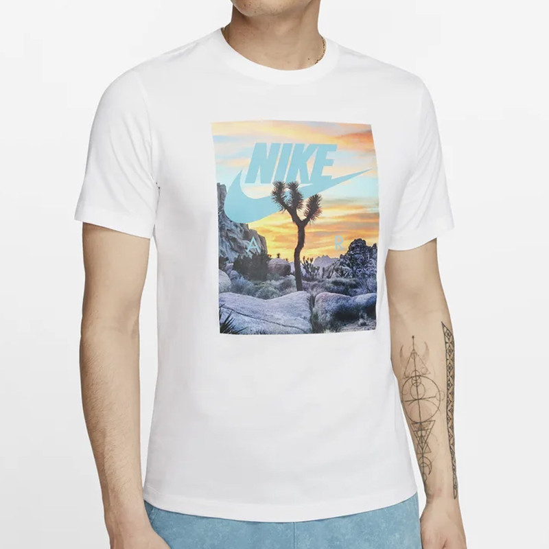 BAJU SNEAKERS NIKE NSW Festival Photo Tee