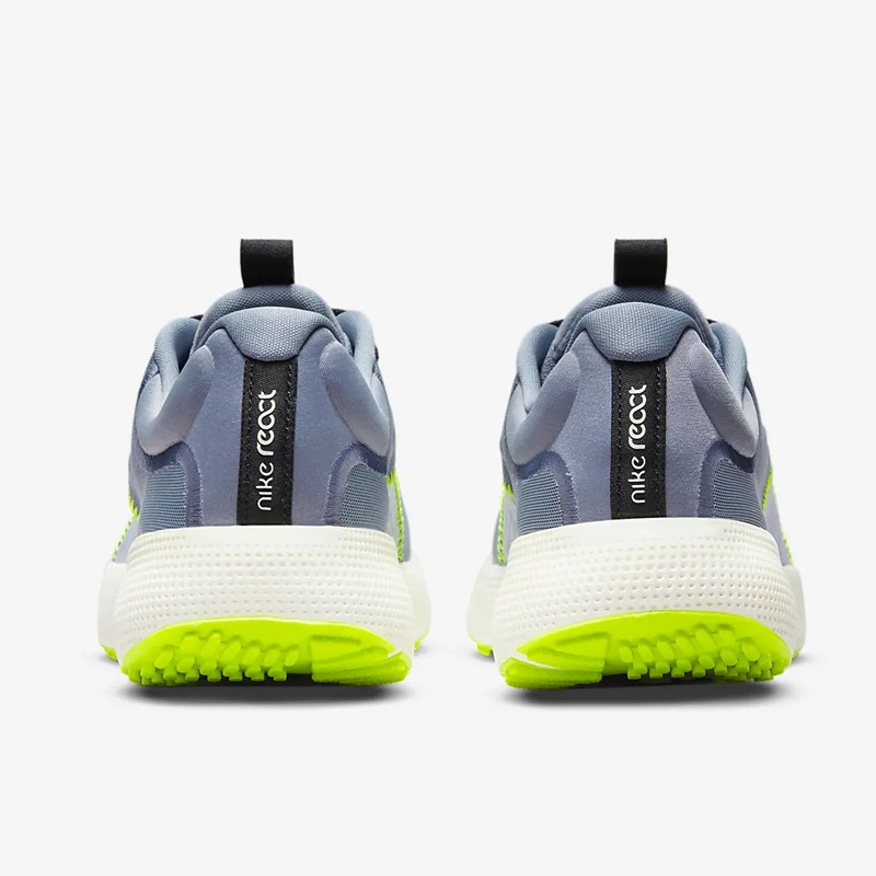 SEPATU LARI NIKE Wmns React Escape Run