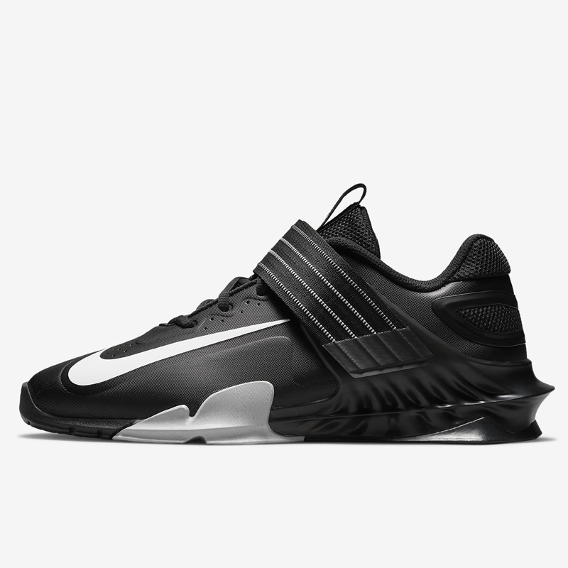 SEPATU TRAINING NIKE Savaleos