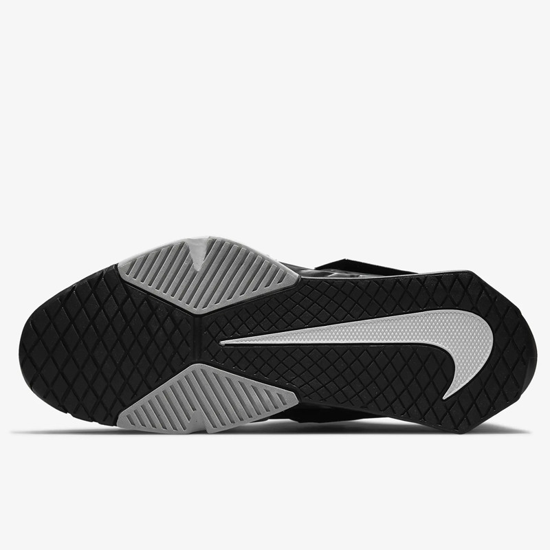 SEPATU TRAINING NIKE Savaleos