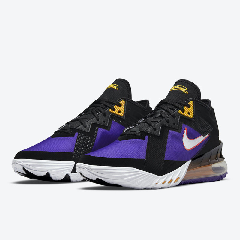 SEPATU BASKET NIKE LeBron 18 Low