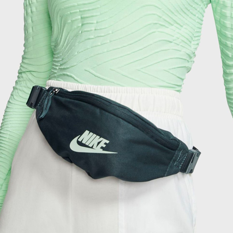 TAS SNEAKERS NIKE Sportswear Heritage Hip Pack