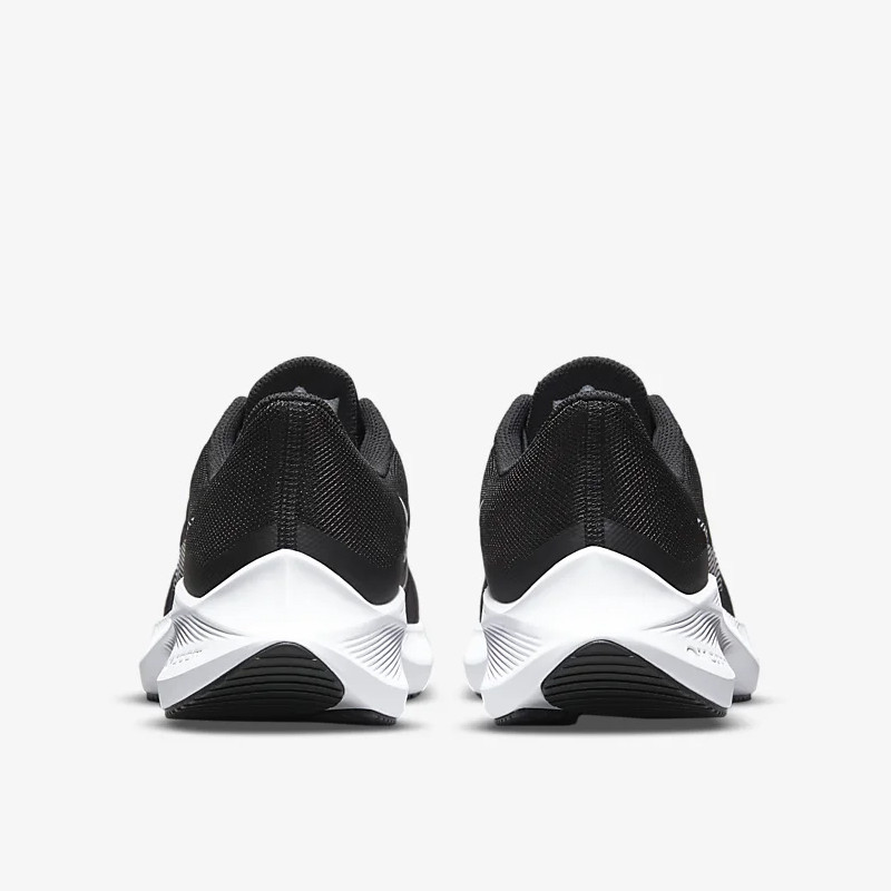 SEPATU LARI NIKE Winflo 8