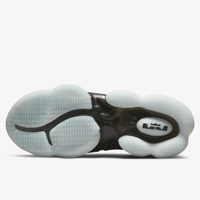 SEPATU BASKET NIKE Lebron 19