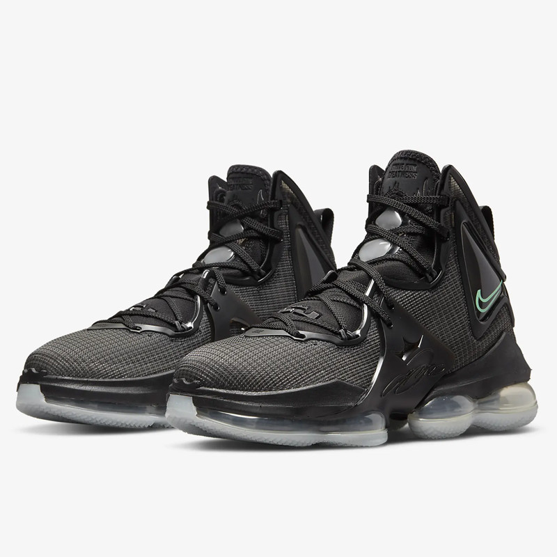 SEPATU BASKET NIKE Lebron 19