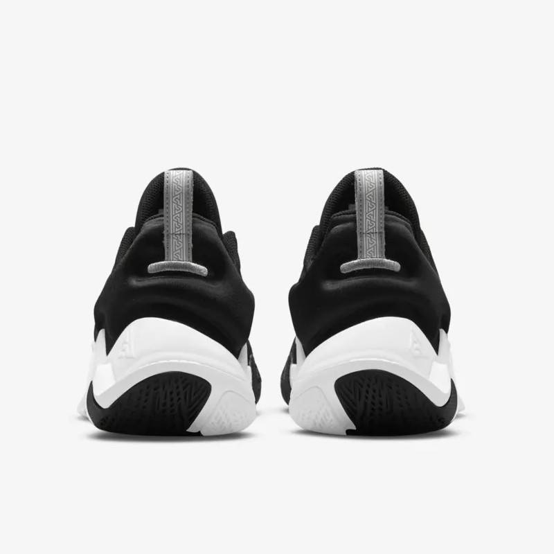 SEPATU BASKET NIKE GIANNIS IMMORTALITY