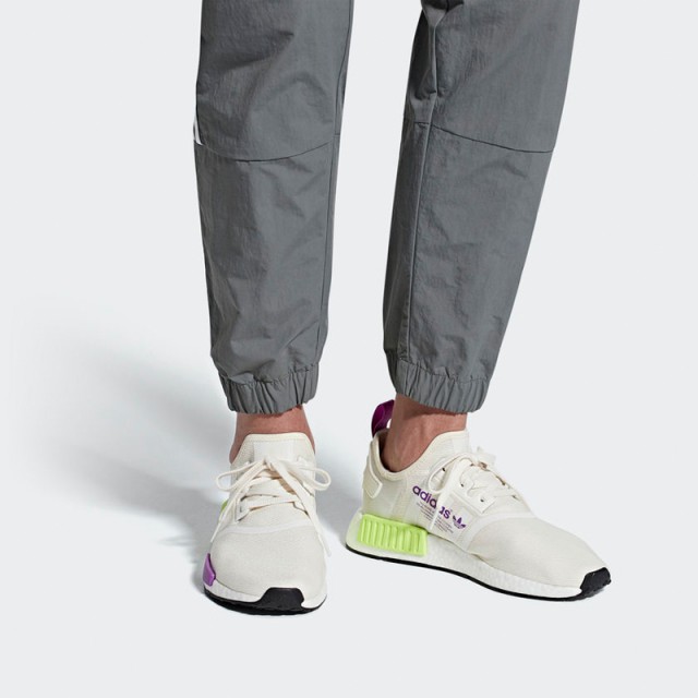 SEPATU SNEAKERS ADIDAS NMD R1