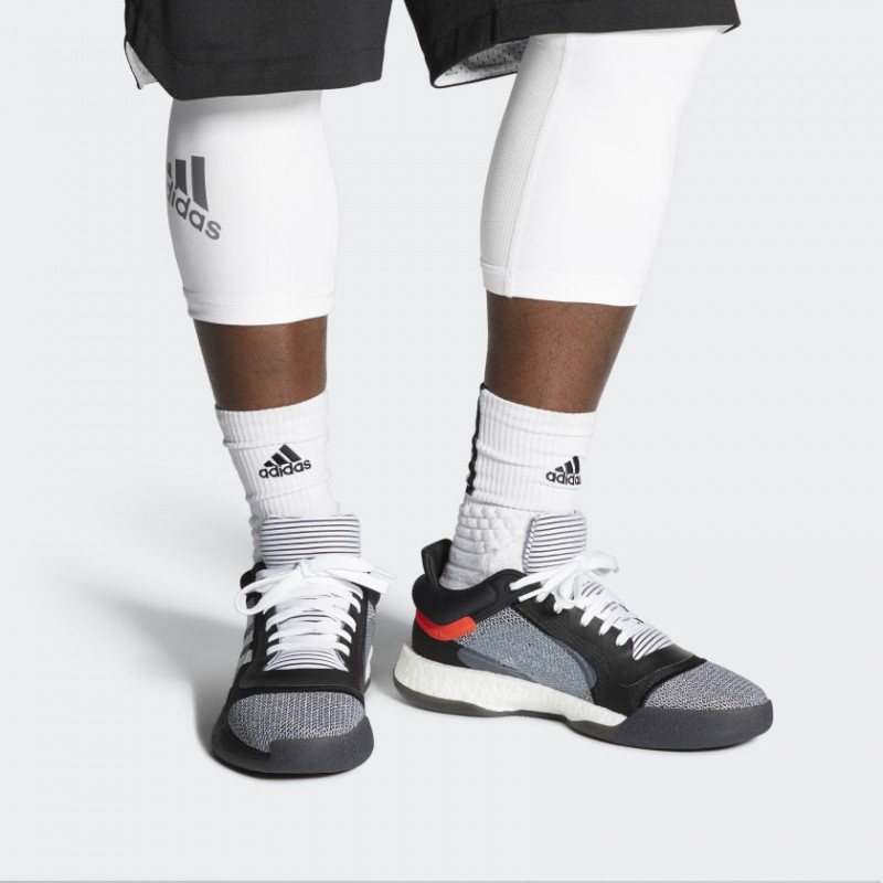 SEPATU BASKET ADIDAS Marquee Boost Low