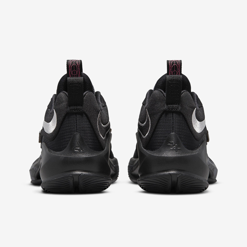 SEPATU BASKET NIKE Zoom Freak 3