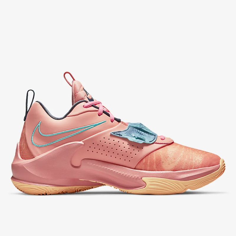 SEPATU BASKET NIKE Zoom Freak 3 Stay Freaky