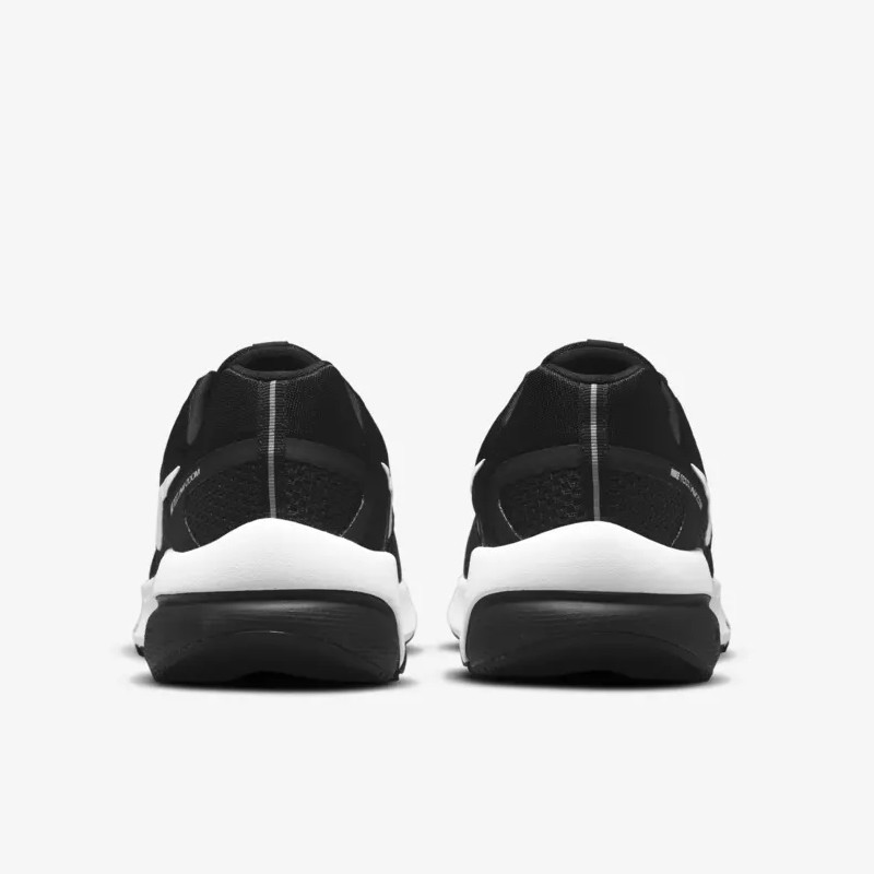 SEPATU LARI NIKE Zoom Prevail