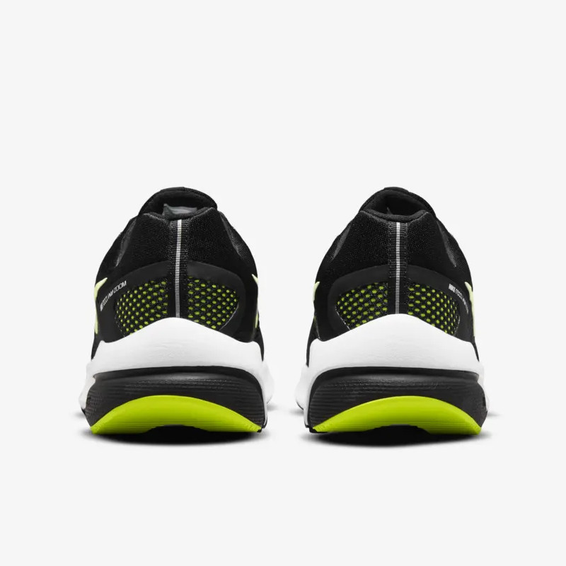SEPATU LARI NIKE Zoom Prevail
