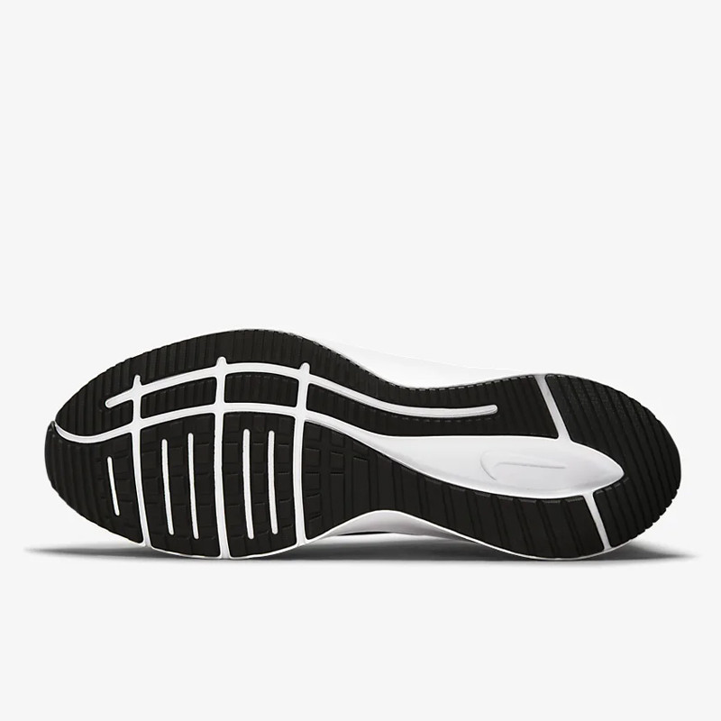SEPATU LARI NIKE Quest 4
