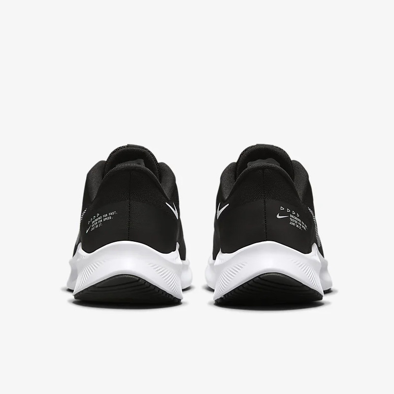 SEPATU LARI NIKE Quest 4