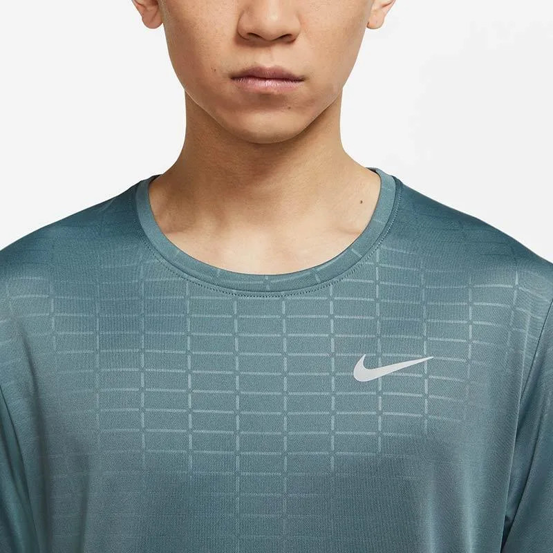 BAJU LARI NIKE Miler Short Sleeve Emboss Tee