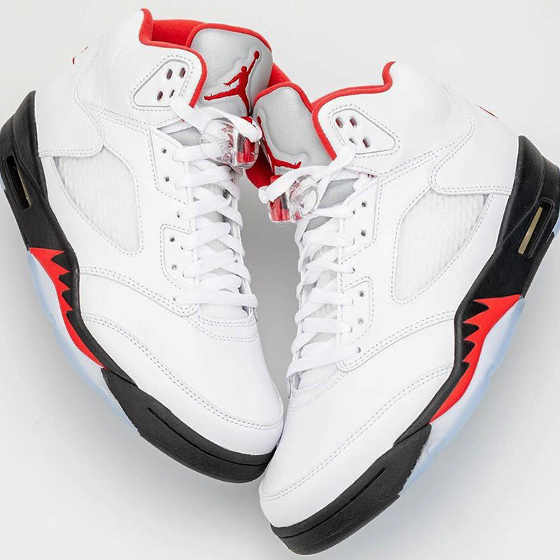 SEPATU SNEAKERS AIR JORDAN AJ 5 Retro