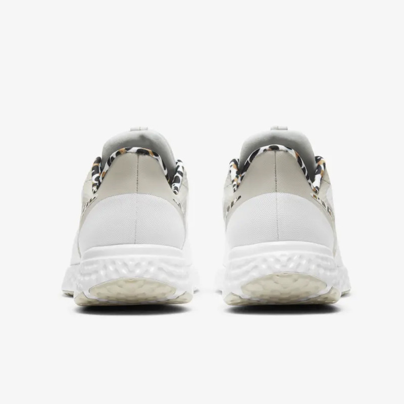 SEPATU LARI NIKE Wmns Revolution 5 PRM