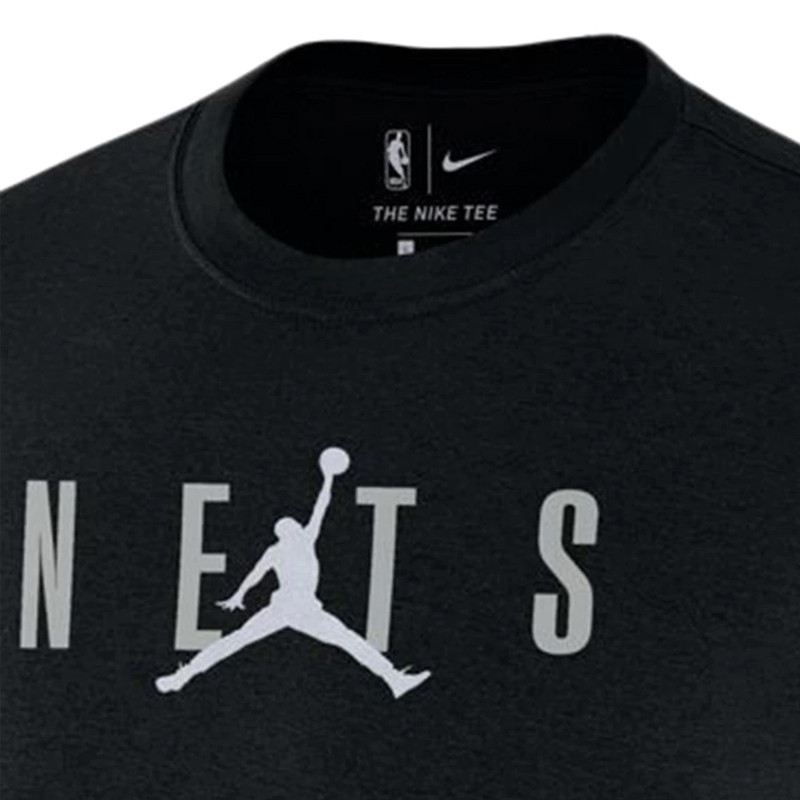 BAJU BASKET AIR JORDAN NBA Brooklyn Nets Courtside Statement Tee