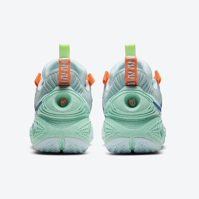 SEPATU BASKET NIKE Cosmic Unity