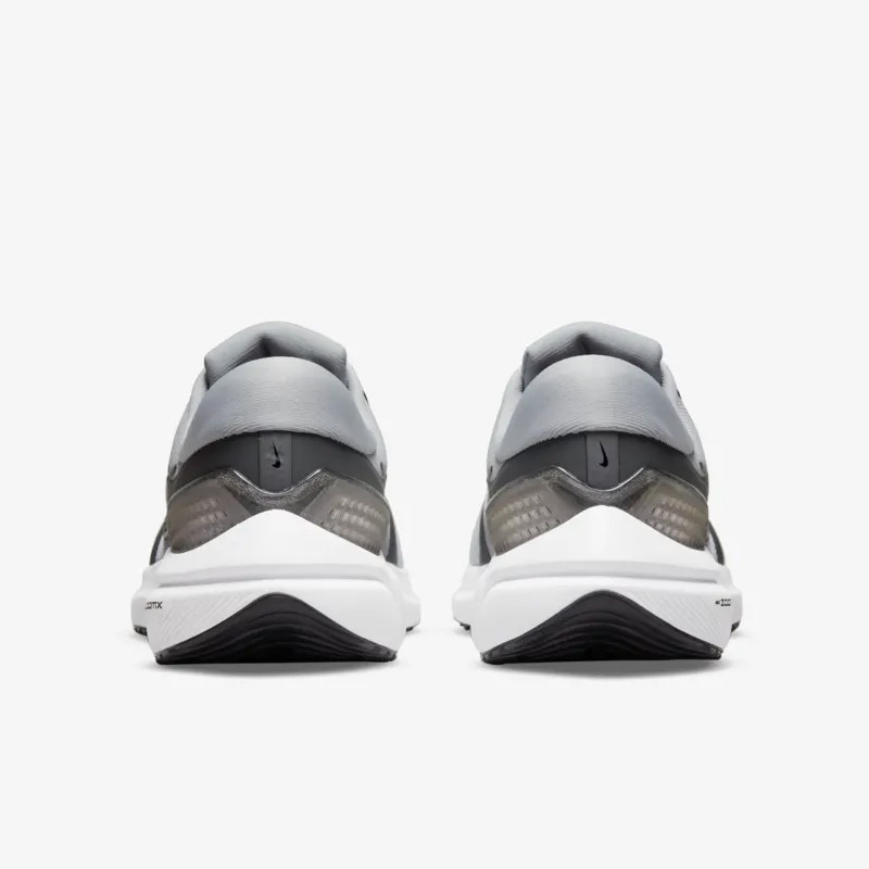 SEPATU LARI NIKE Air Zoom Vomero 16