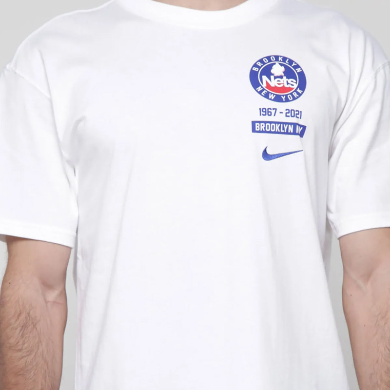 BAJU BASKET NIKE Brooklyn Nets Courtside Mmt Story Short Sleeve Tee